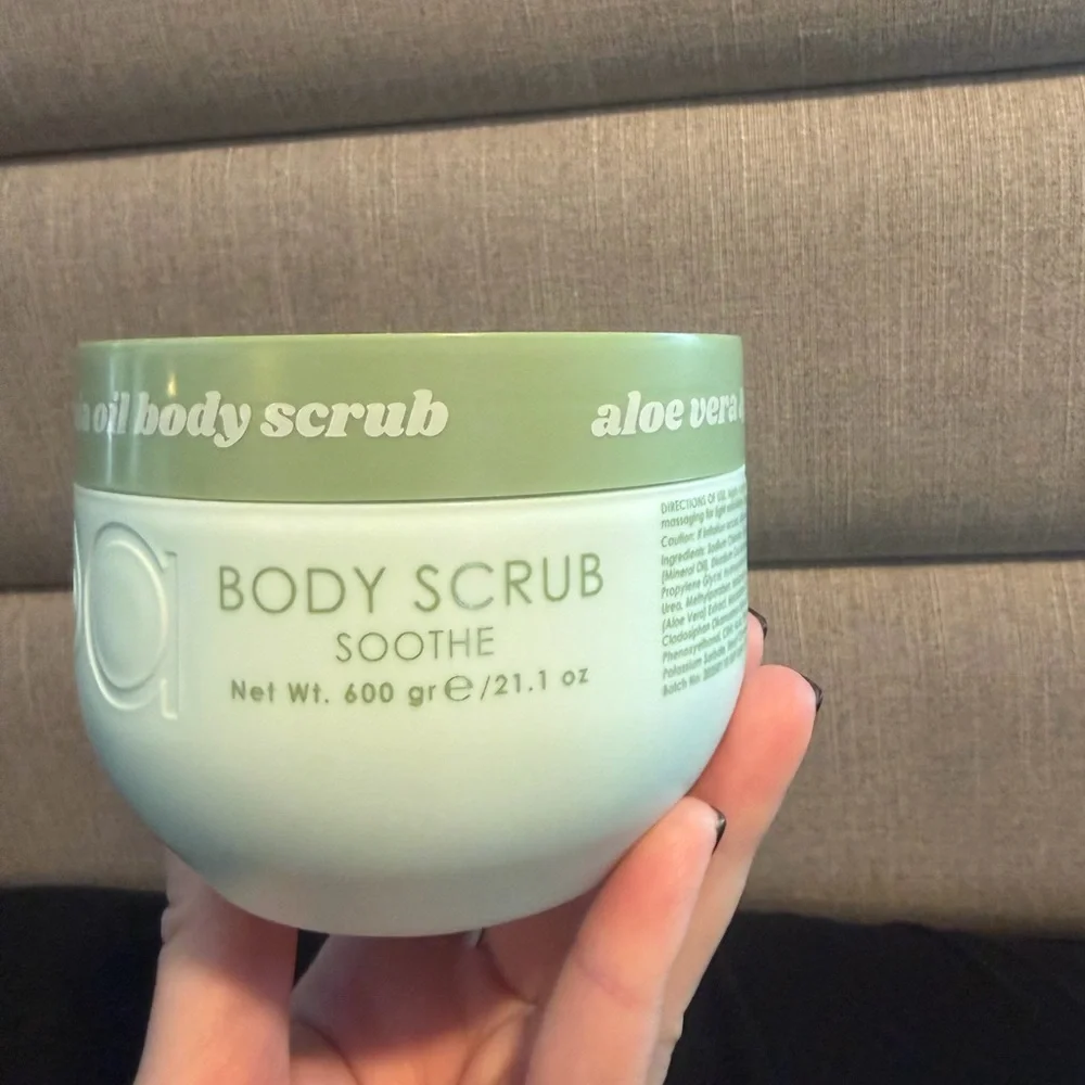 Ciroa Aloe Vera and Macadamia Oil Body Scrub